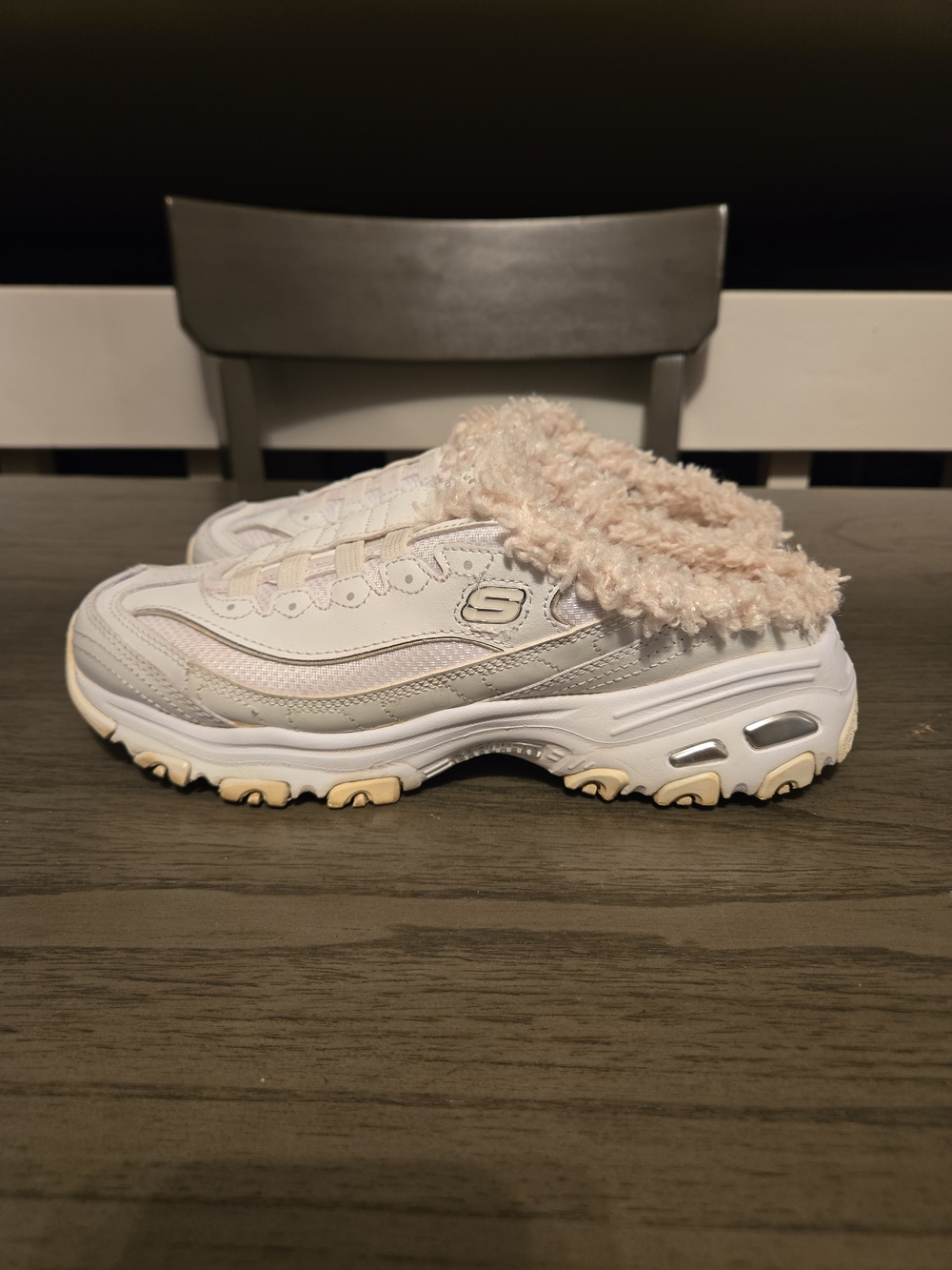 Women’s Skechers D’Lites White Size 7.5 Slip On Mules Y2K Memory Foam